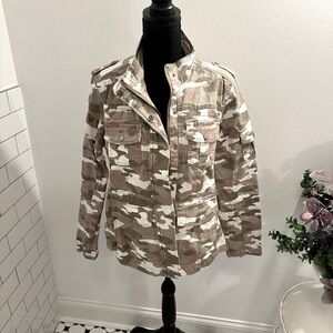 Kensie. Size L. Utility jacket in dusty rose, white and grey camouflage.